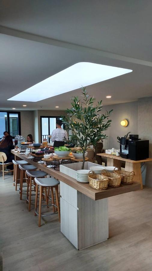 Wellness Stay & Hotel Sukhumvit 107 Banguecoque Exterior foto
