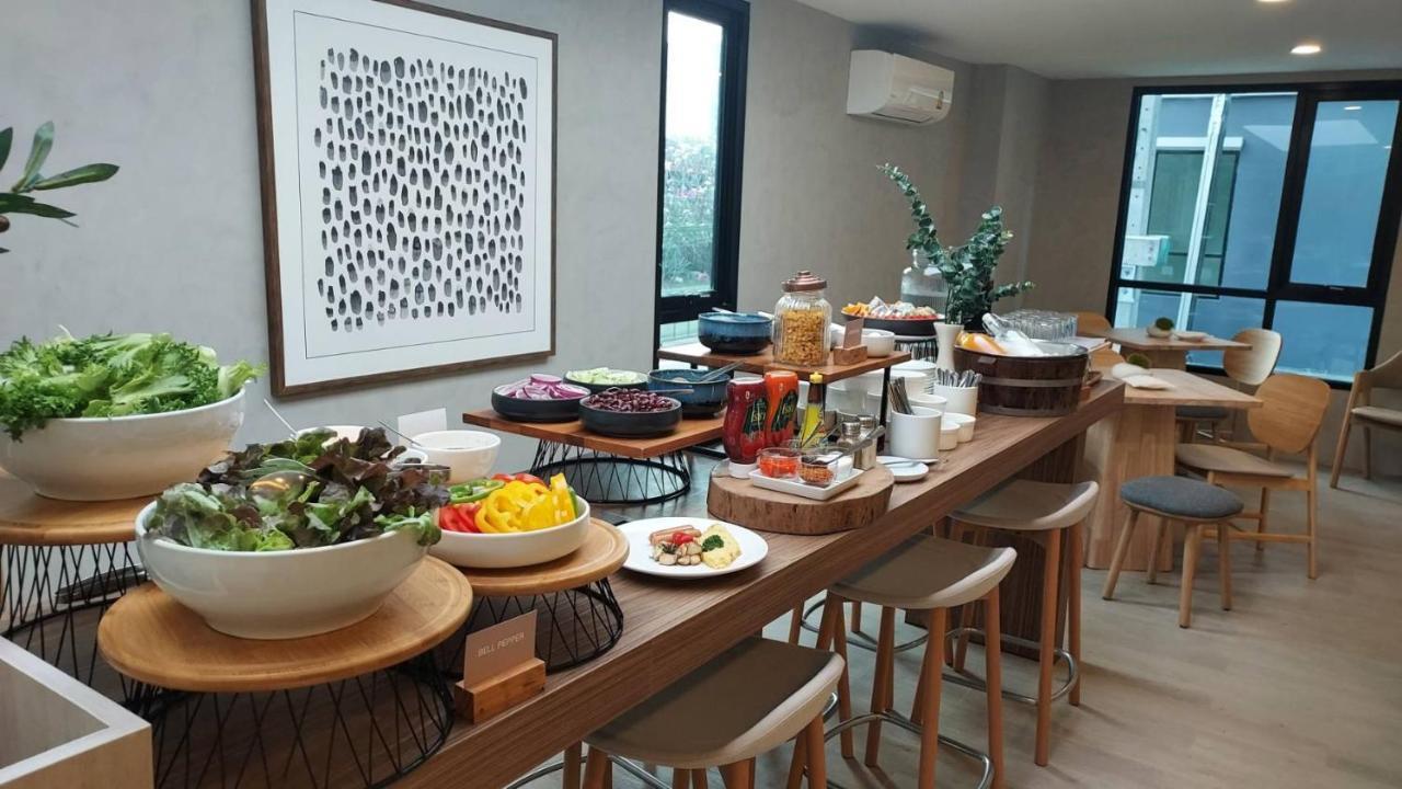 Wellness Stay & Hotel Sukhumvit 107 Banguecoque Exterior foto