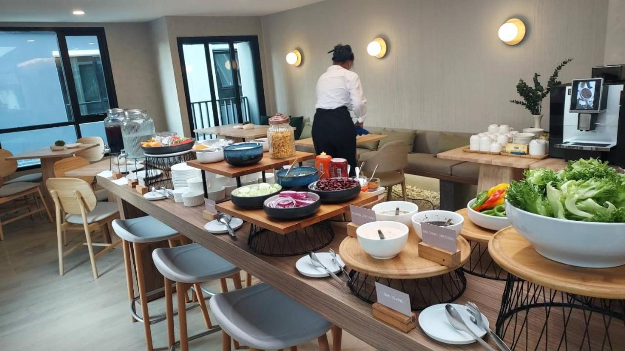 Wellness Stay & Hotel Sukhumvit 107 Banguecoque Exterior foto